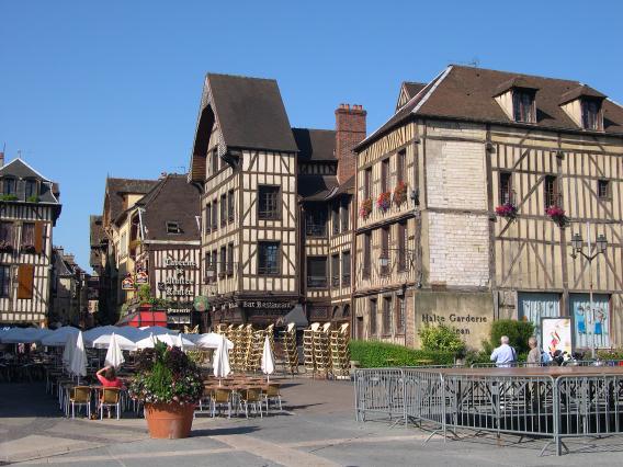  Terrasses de restaurants (place de l'Hôtel de Ville)